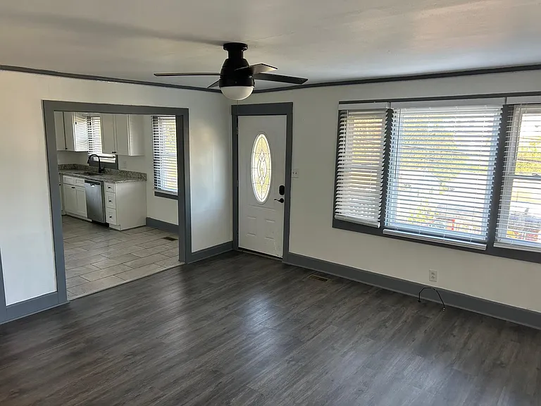 1110 Valley Ave — Photo 4