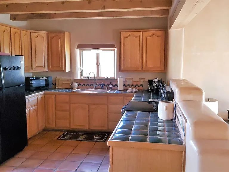 Large equipped kitchen (w/ dishwasher)