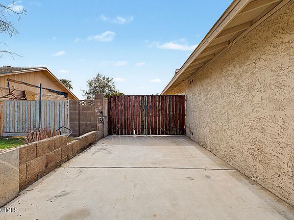 4th image of 5220 N 68TH Avenue