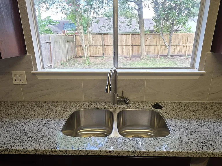 11115 Nepau Dr — Photo 10
