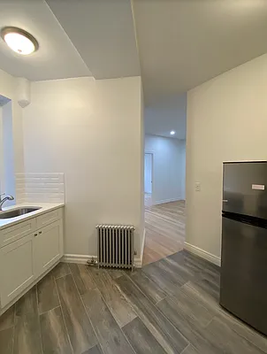 Rented by Current Real Estate Advisors | media 20