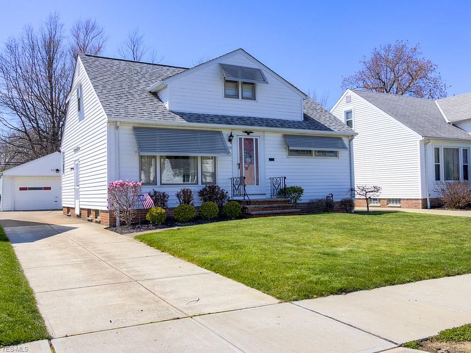 1st image of 272 Woodmere Dr