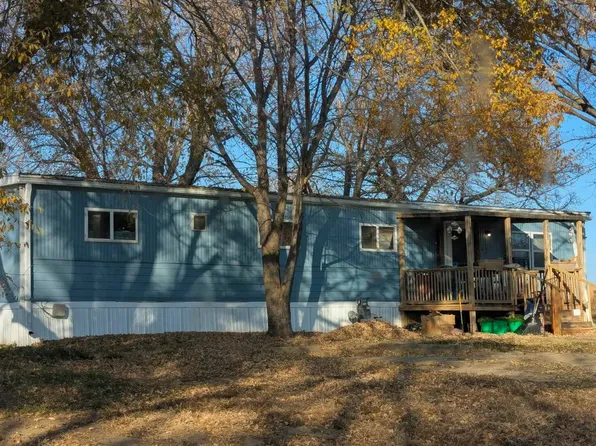 709 6th St, Saint George, KS 66535