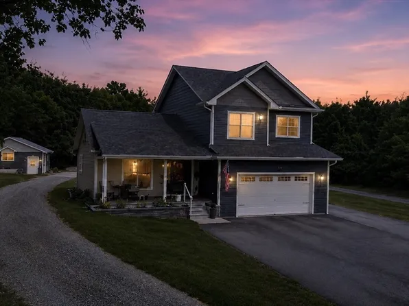 75 Kendall St, Granby, MA 01033