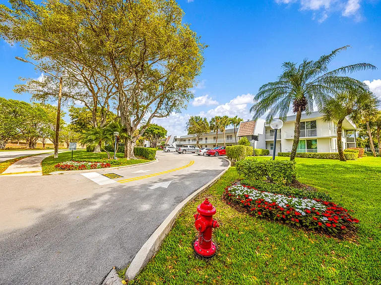 4261 W Palm Aire Dr #204 — Photo 34