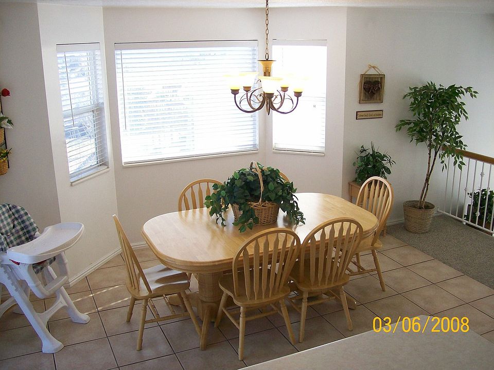 dining area with bay window