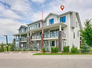 102 E Crestridge Cmn SW, Calgary, AB T3B6J5