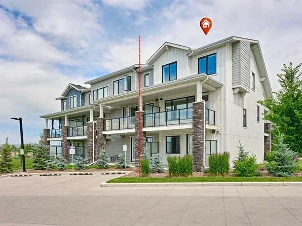 102 E Crestridge Cmn SW, Calgary, AB T3B 6J5