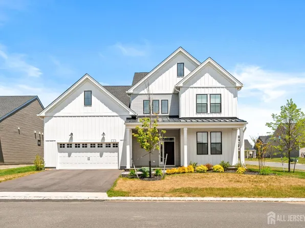 2 Evelyn Ct, Cranbury, NJ 08512