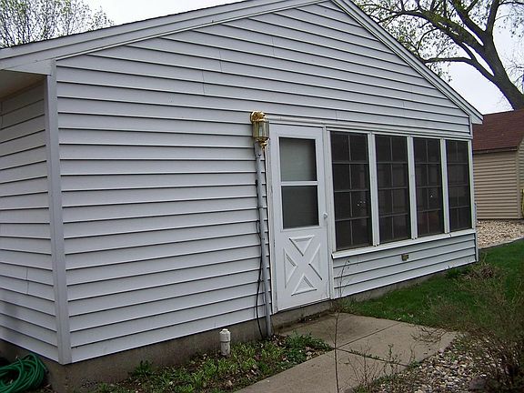 4th image of 120 SW Lake Dr