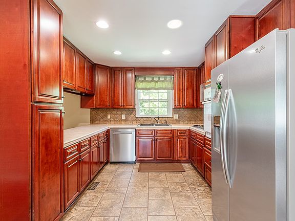 5th image of 106 Lynnview Dr