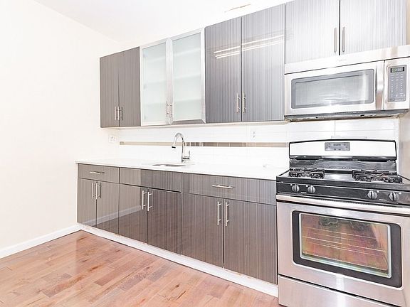5th image of 20 Crooke Ave #H4