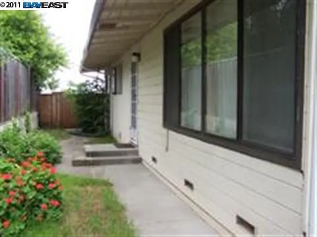 5123 Rahlves Dr photo 1