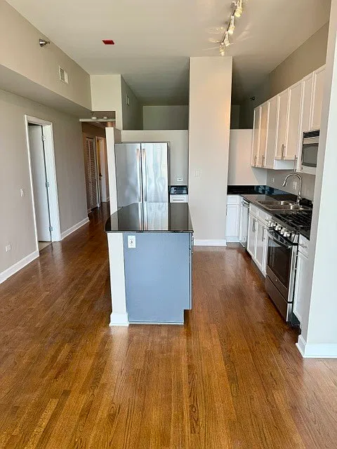 1201 W Adams St — Photo 3