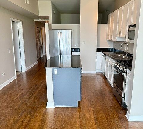 2nd image of 1201 W Adams St APT 505
