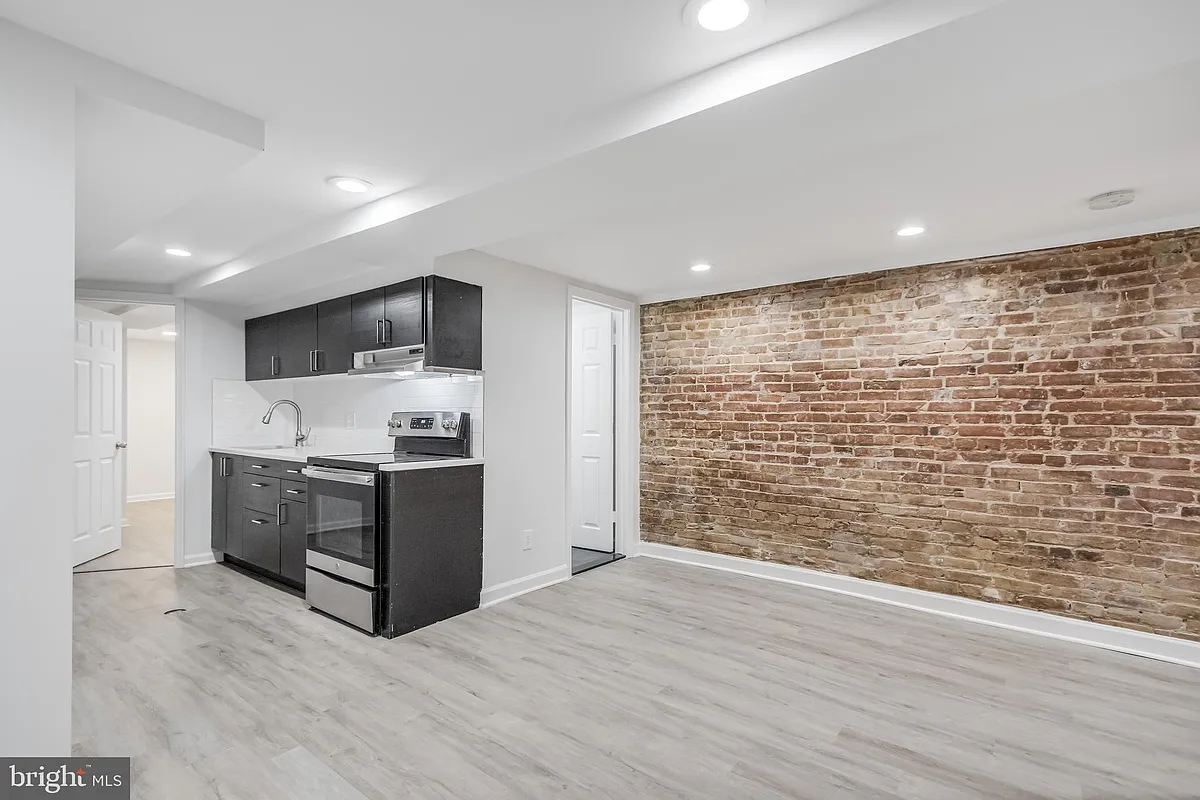 Building Photo - 46 Q St NE #B
