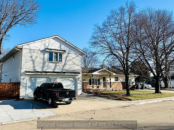 3rd image of 715 Joehnck Rd