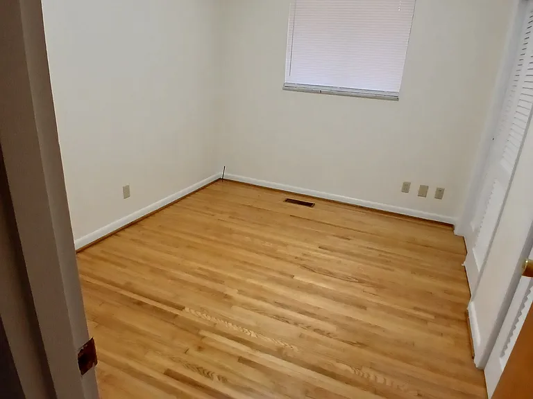 500 Springhill Dr NE — Photo 3
