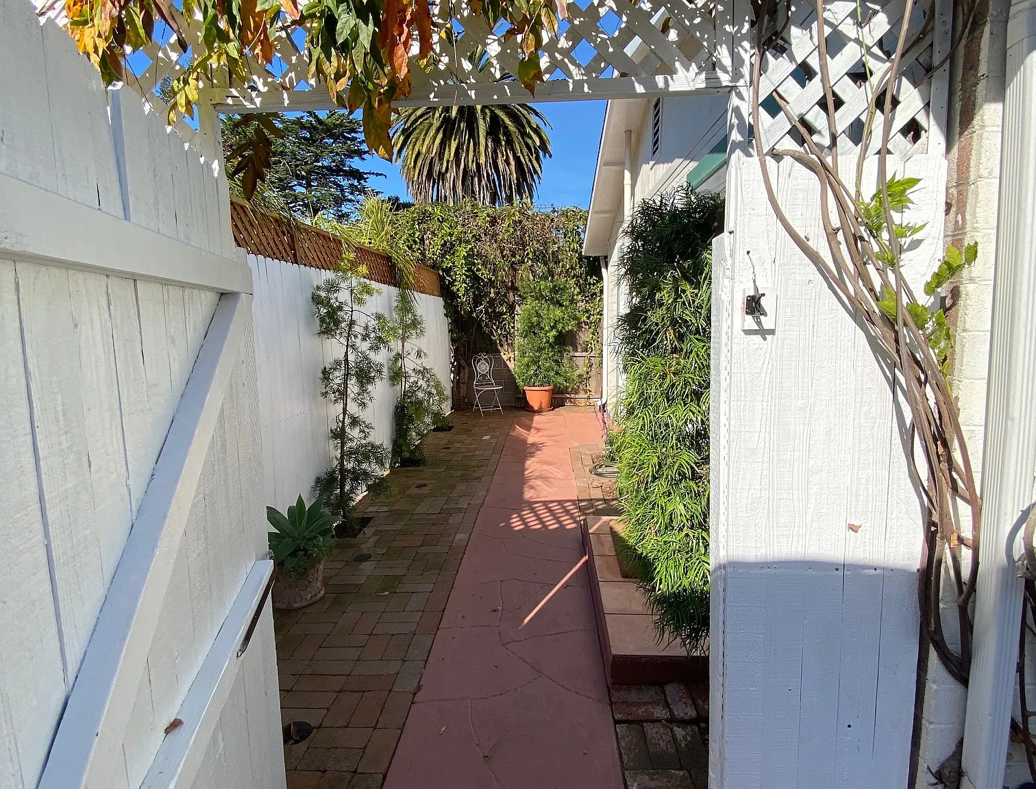 Auhay Dr, Santa Barbara — Photo 2