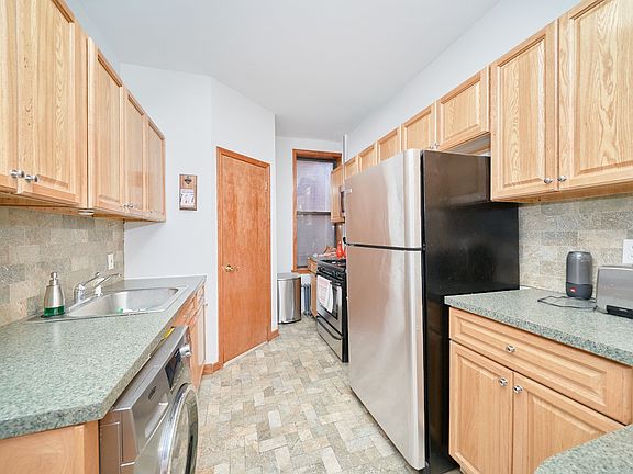 5th image of 501 W 43rd St APT 4n