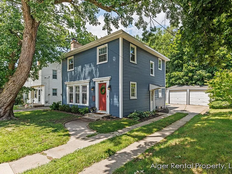 1039 Alger St SE — Photo 1