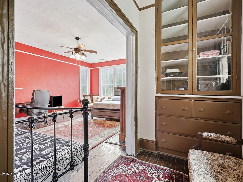 37th image of 707 W 4th Street