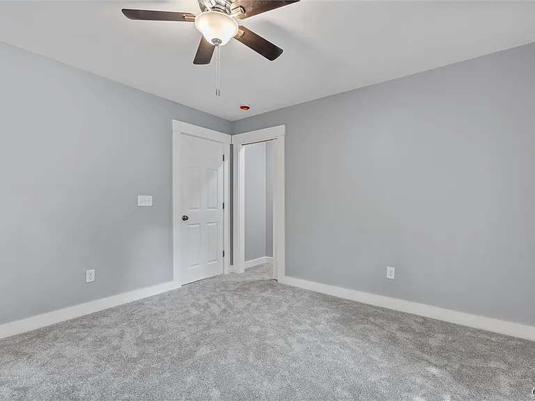 106 Wellington Rd — Photo 24