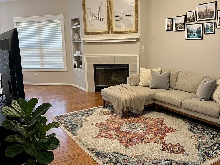 910 Lake Forest Dr — Photo 4