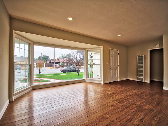 4th image of 3985 Beechwood Ave