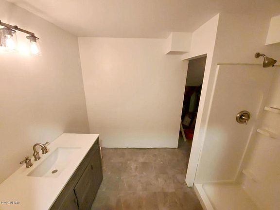 3rd image of 320 Eagle Dr