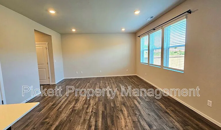 1278 W Pendleton Way — Photo 5
