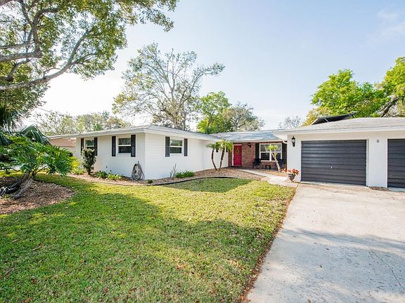 3rd image of 8 Oakmont Cir