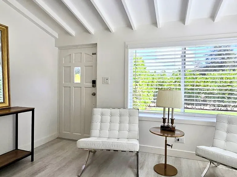712 SW 9th St — Photo 8