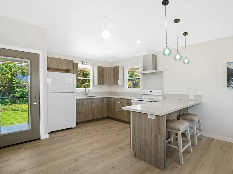 4587 Kukui St #B — Photo 2