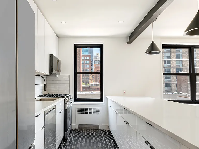 85 4th Ave #7FF — Photo 3