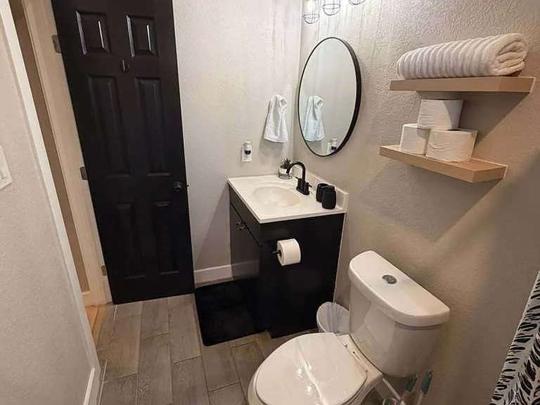 251 E Woodlawn Ave — Photo 15
