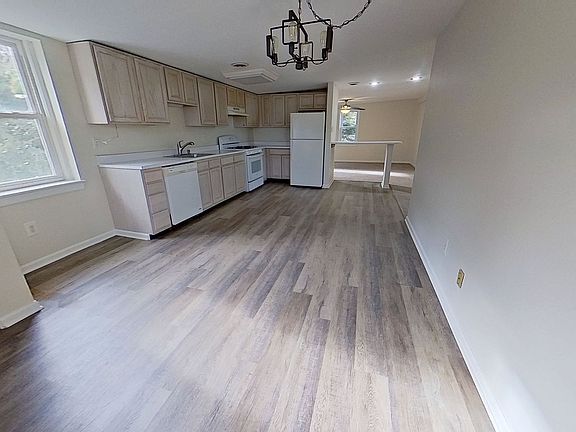 2nd image of 103B Waneta St Floor 2