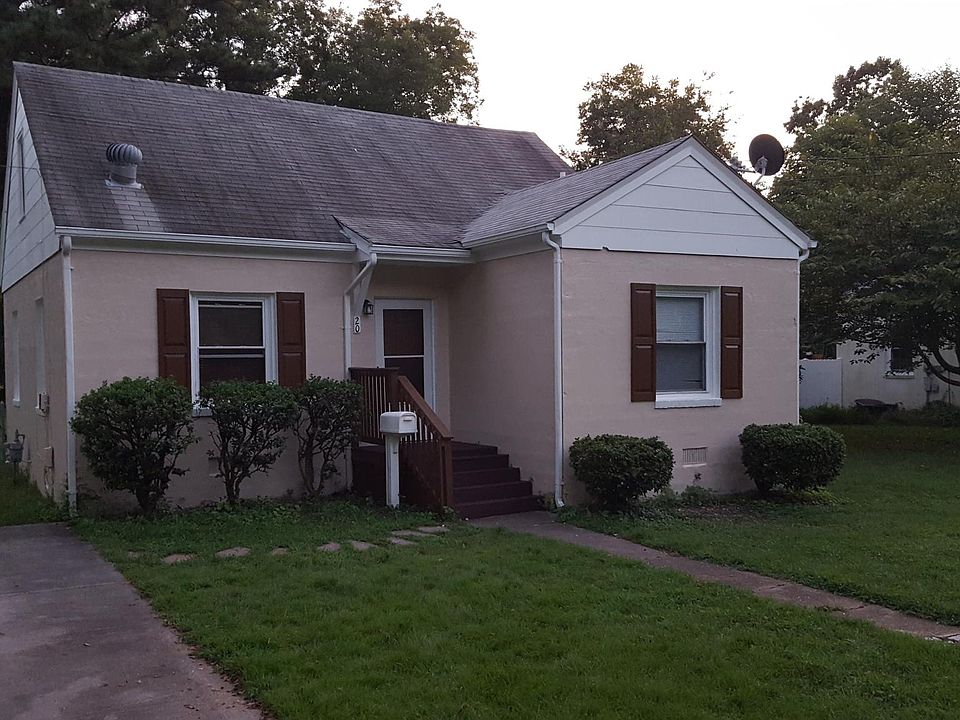 House features a large completely fenced-in yard with an attached deck and paved driveway!