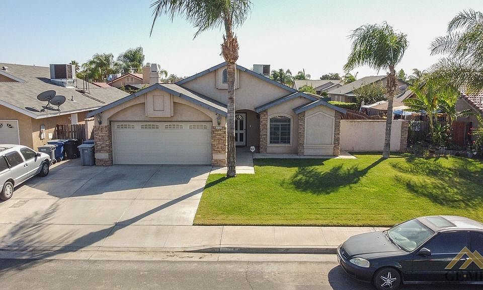2120 Campus Dr, Delano, CA 93215 Zillow