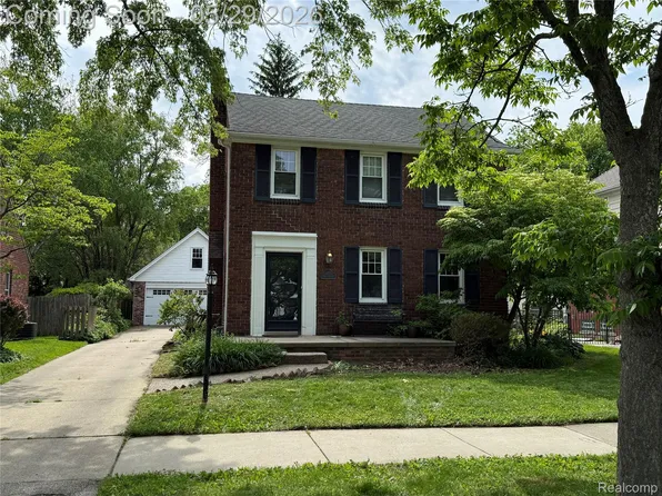 889 Rivard Blvd, Grosse Pointe, MI 48230