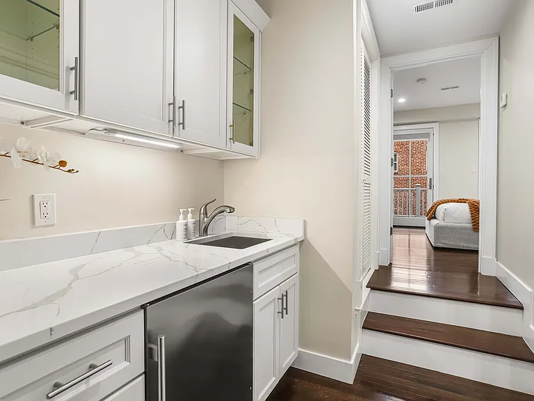 327 E Capitol St SE #2 — Photo 32