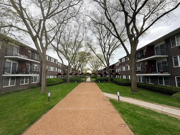 8710 Skokie Blvd #3BS, Skokie, IL 60077