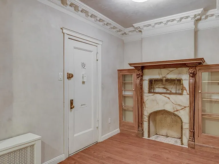 105 E 15th St #6 — Photo 4