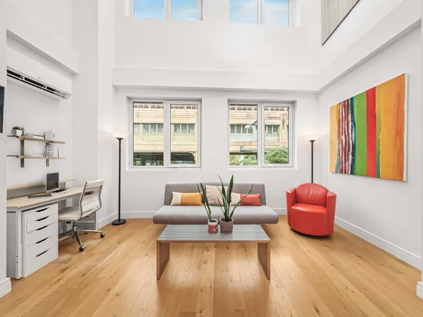 42-02 Crescent Street image 4 of 19