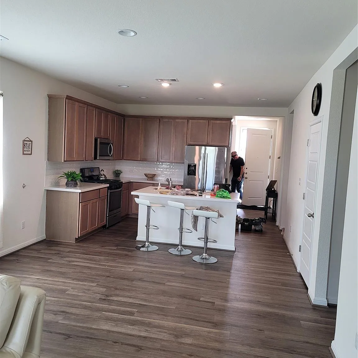 3 bed, 2.0 bath, 1720 sqft, $2,100 — Photo 3
