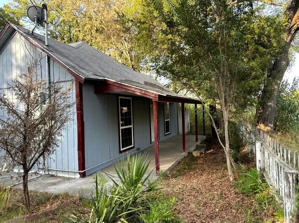 608 E 2nd St, Cleburne, TX 76031