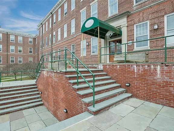 2nd image of 4405 Villa At The Wood #4405