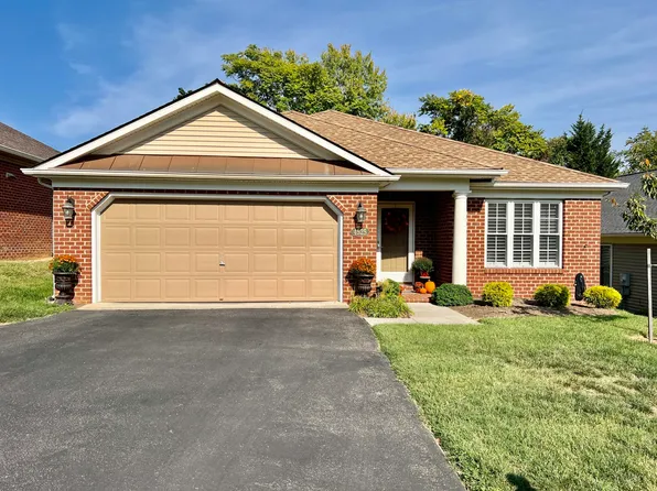 4525 Colonial Place Dr, Roanoke, VA 24018