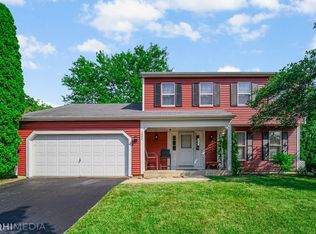 1802 Larson Ave, Saint Charles, IL 60174