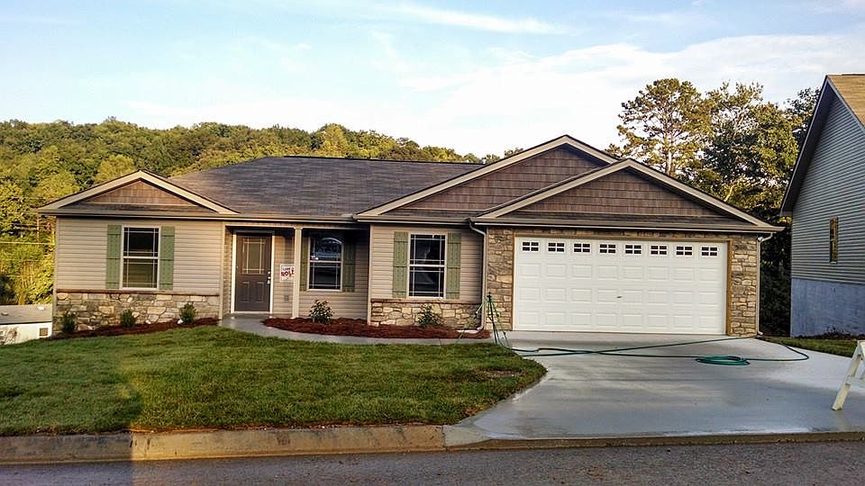 1st image of 2824 Hopscotch Ln